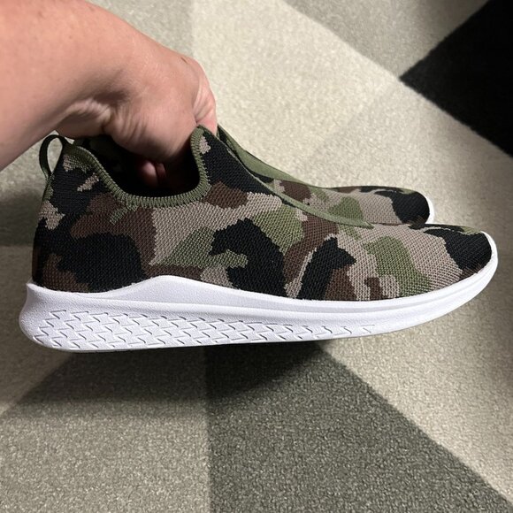 Urban Sport by J/Slides ⭐️EUC⭐️ Dalila Camo Slip-on Sneakers Women's Size 9.5M - Picture 2 of 11